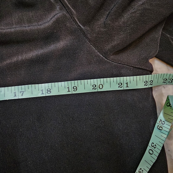 Chico’s Travelers Black Cowl Neck Long Sleeve Top Size 2 (L) Wrinkle-Resistant - Picture 7 of 8